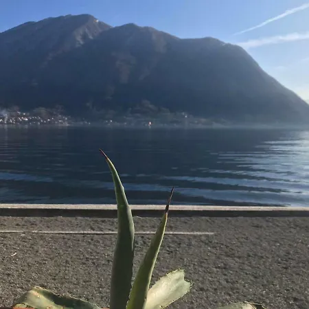Casa Con Splendida Vista Sul Lago Di Como, Con Patio E Balconi Lejlighed