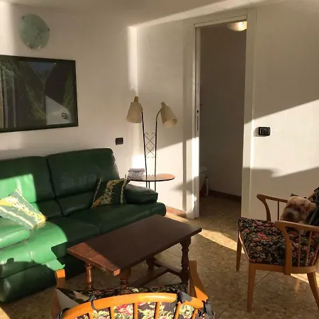 Casa Con Splendida Vista Sul Lago Di Como, Con Patio E Balconi