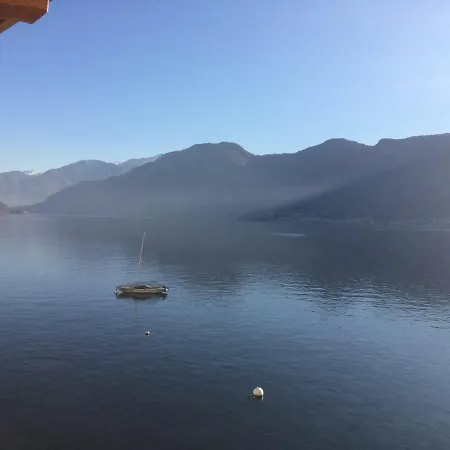Casa Con Splendida Vista Sul Lago Di Como, Con Patio E Balconi * Sala Comacina